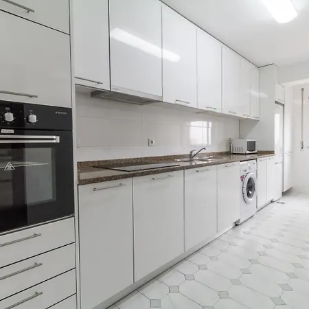 Apartment T4 Familiar - Centro - By House And People Braga