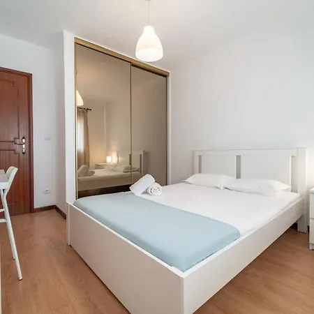 Apartment T4 Familiar - Centro - By House And People *